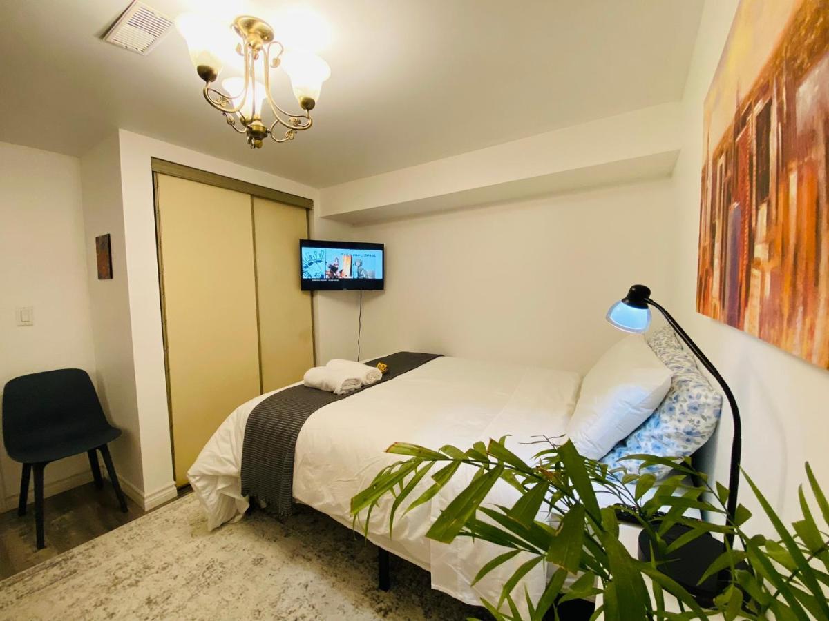 Toronto Bed & Breakfast - Free Parking Екстер'єр фото