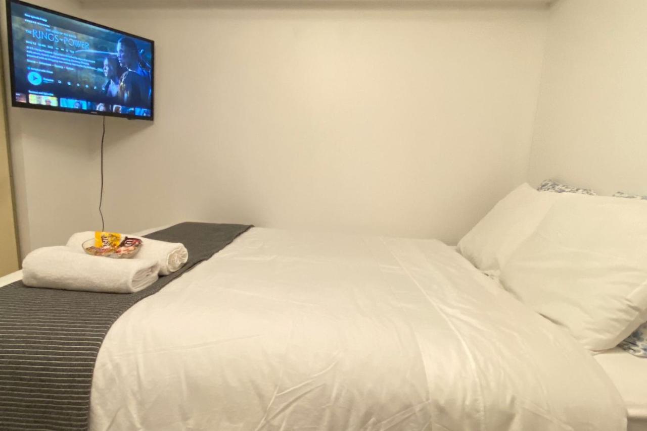 Toronto Bed & Breakfast - Free Parking Екстер'єр фото