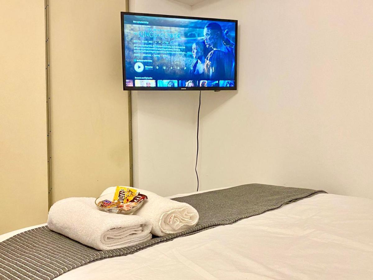 Toronto Bed & Breakfast - Free Parking Екстер'єр фото