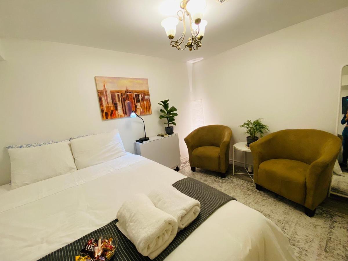 Toronto Bed & Breakfast - Free Parking Екстер'єр фото