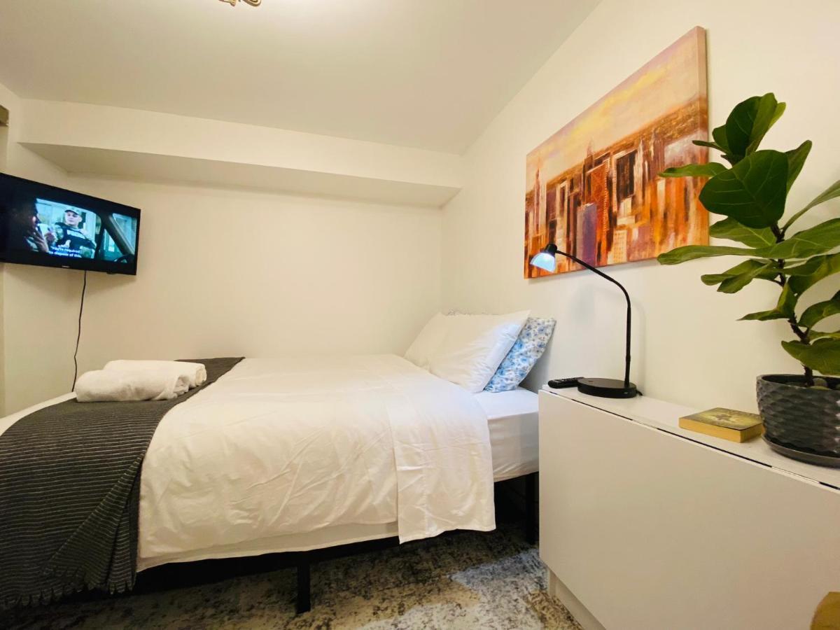 Toronto Bed & Breakfast - Free Parking Екстер'єр фото