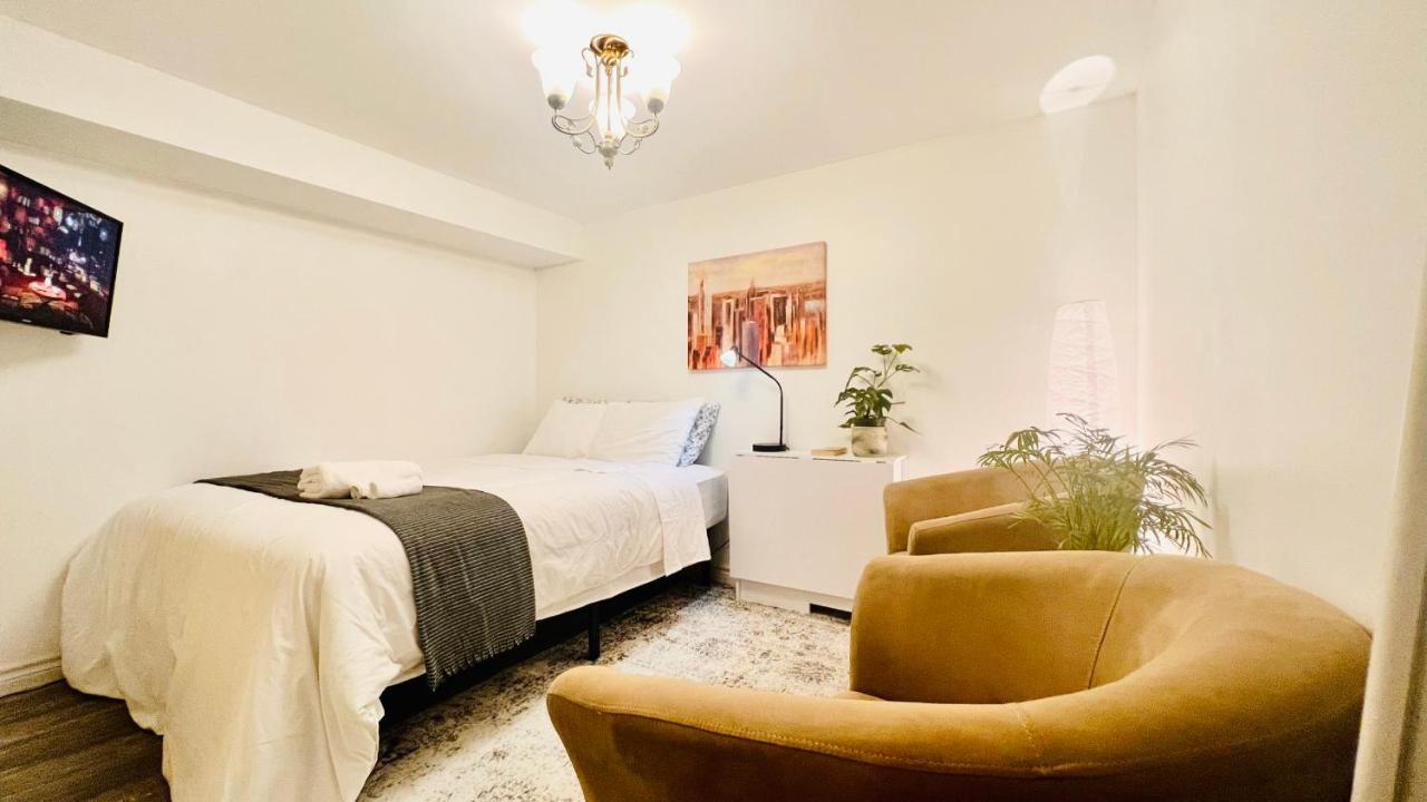 Toronto Bed & Breakfast - Free Parking Екстер'єр фото