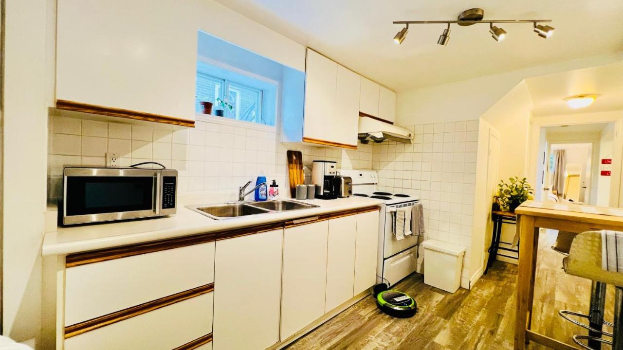 Toronto Bed & Breakfast - Free Parking Екстер'єр фото