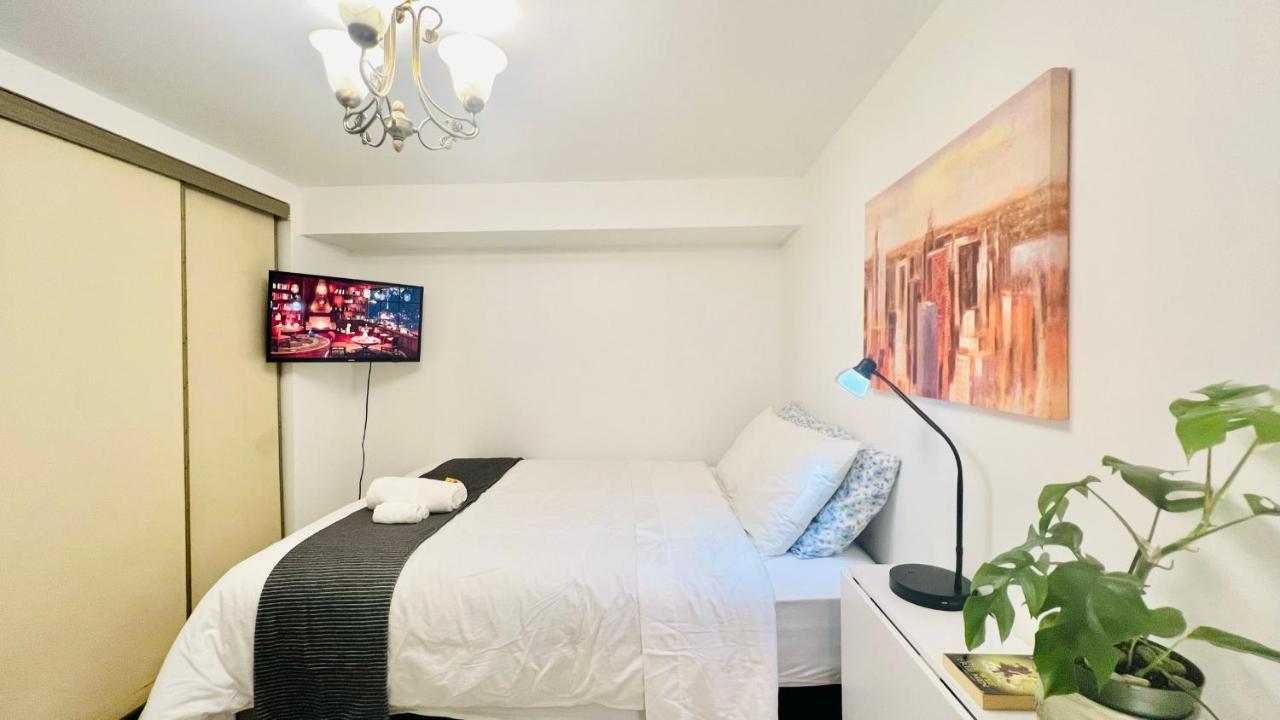 Toronto Bed & Breakfast - Free Parking Екстер'єр фото