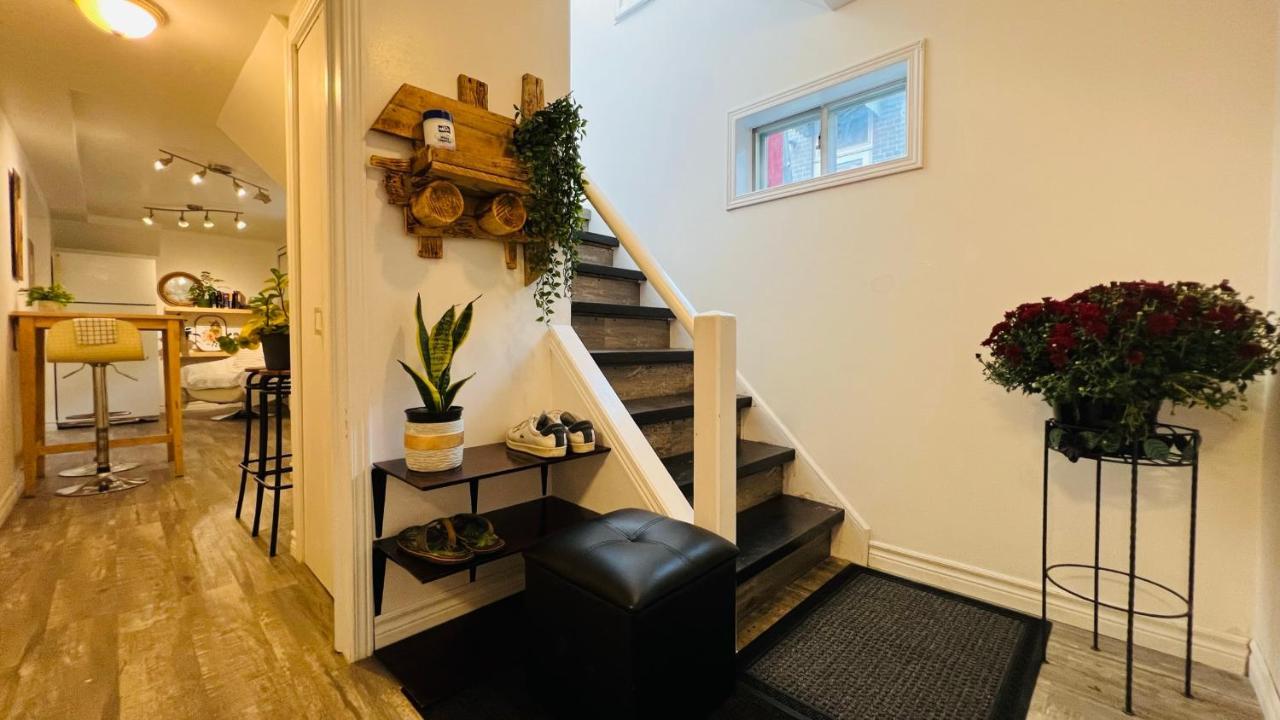 Toronto Bed & Breakfast - Free Parking Екстер'єр фото