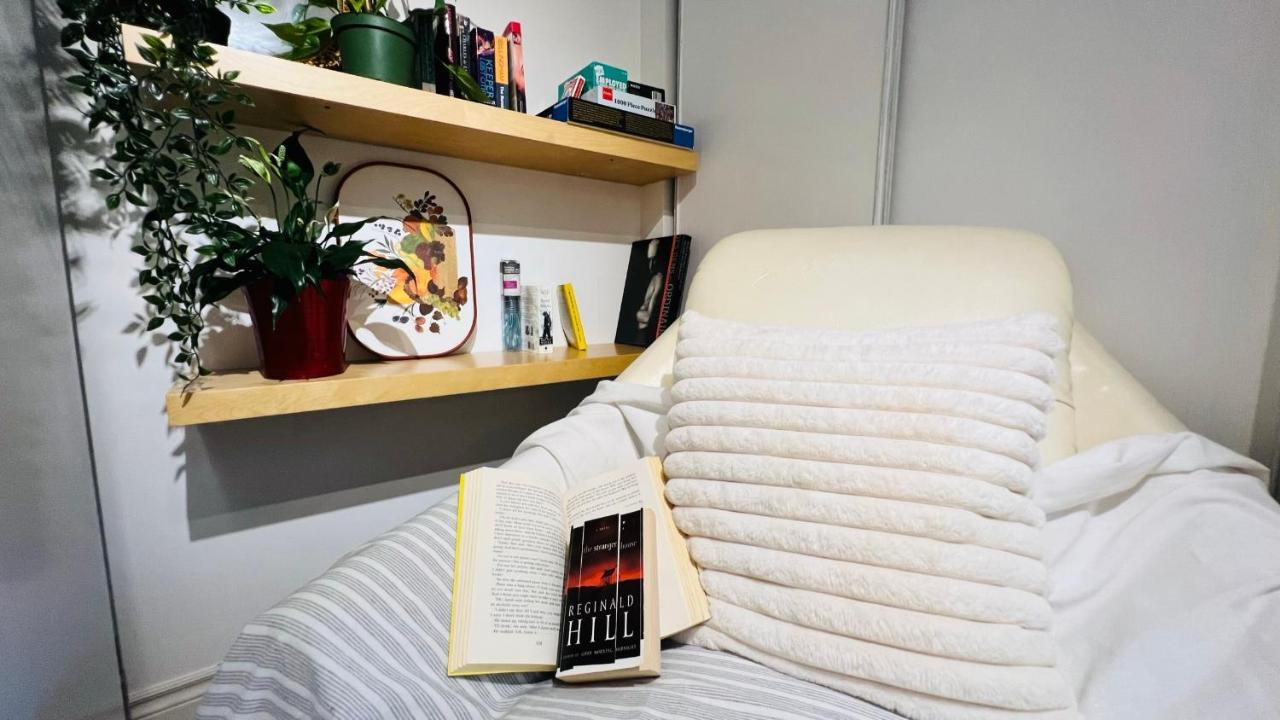 Toronto Bed & Breakfast - Free Parking Екстер'єр фото
