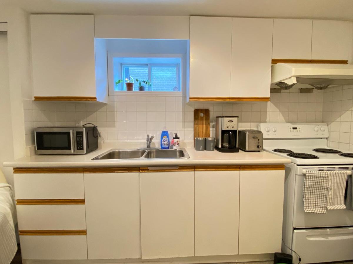 Toronto Bed & Breakfast - Free Parking Екстер'єр фото