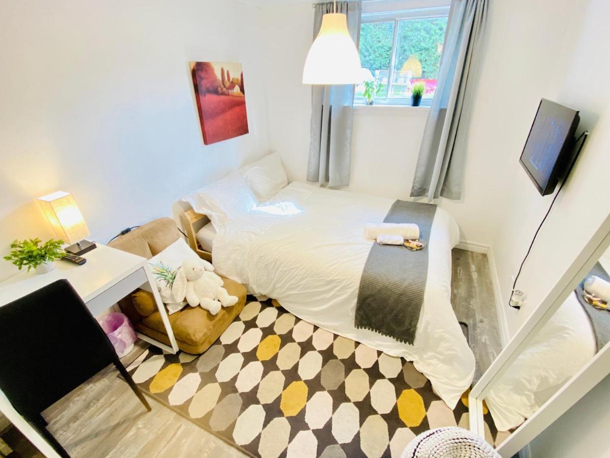 Toronto Bed & Breakfast - Free Parking Екстер'єр фото