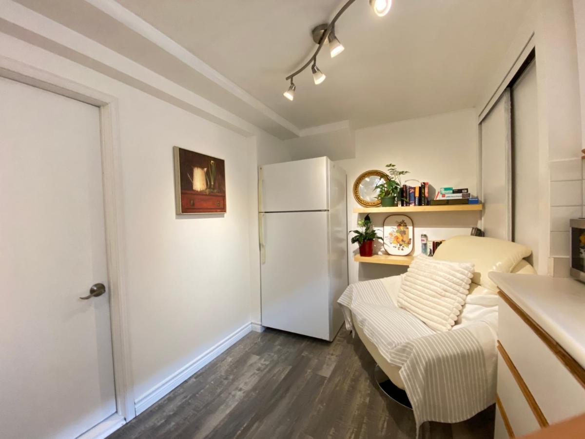 Toronto Bed & Breakfast - Free Parking Екстер'єр фото