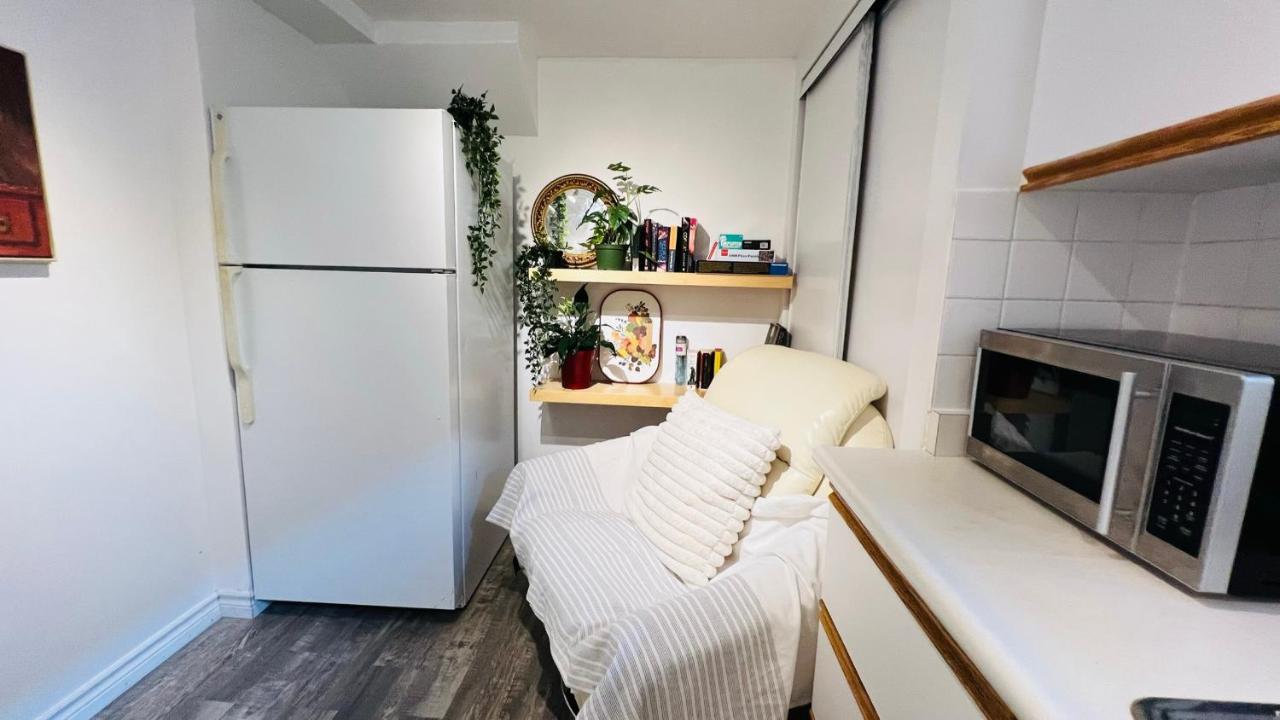 Toronto Bed & Breakfast - Free Parking Екстер'єр фото