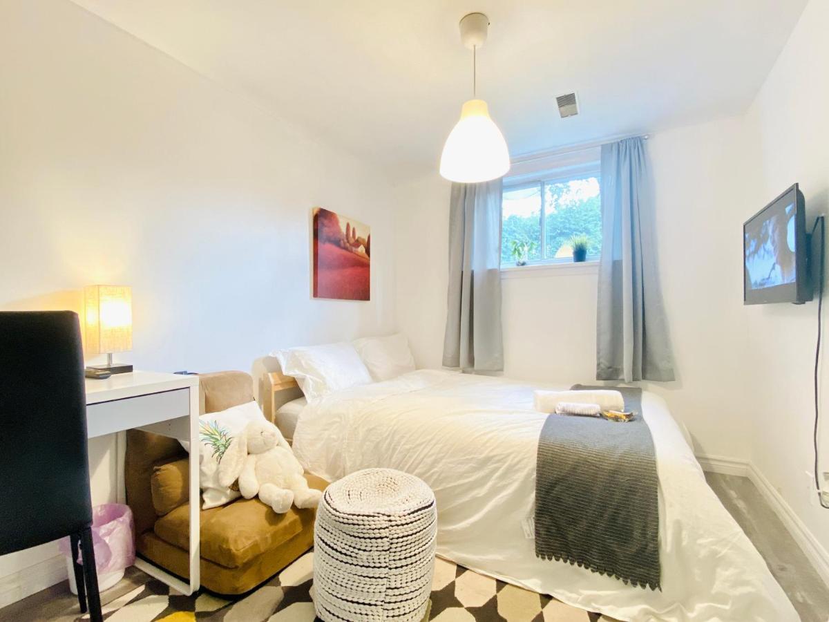 Toronto Bed & Breakfast - Free Parking Екстер'єр фото