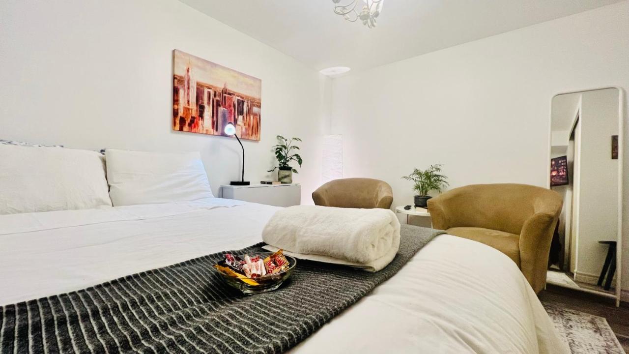 Toronto Bed & Breakfast - Free Parking Екстер'єр фото
