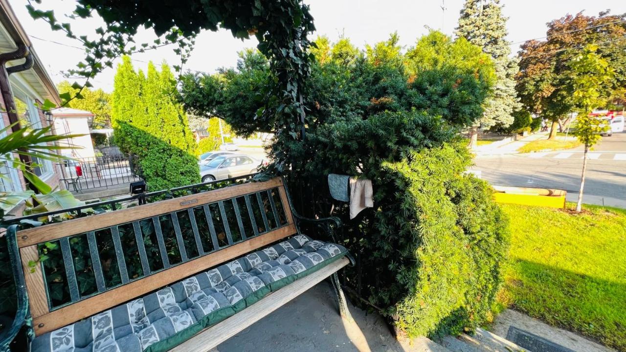 Toronto Bed & Breakfast - Free Parking Екстер'єр фото