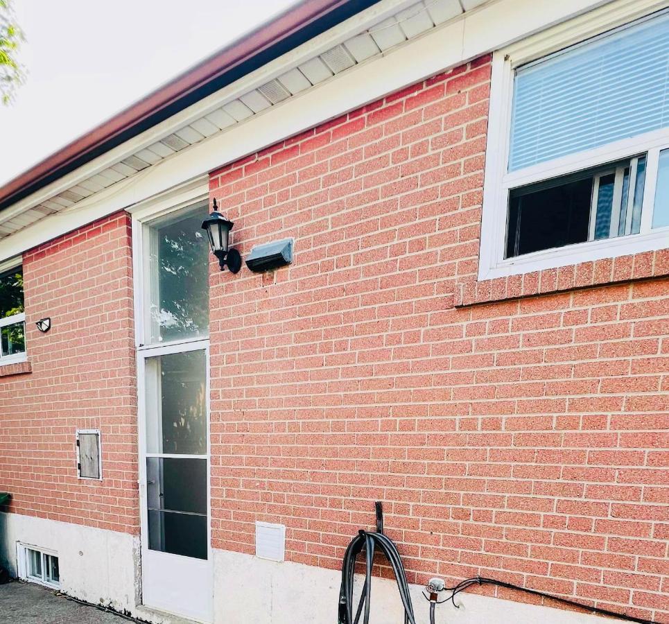 Toronto Bed & Breakfast - Free Parking Екстер'єр фото
