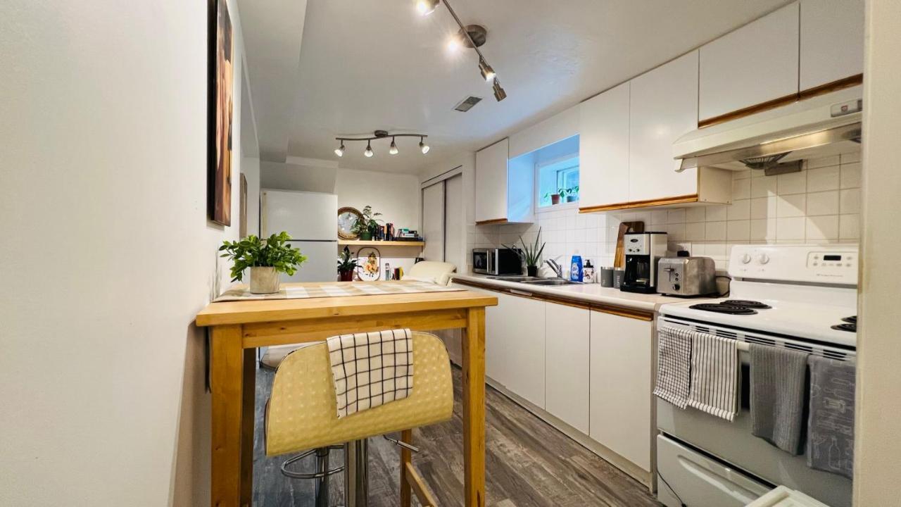 Toronto Bed & Breakfast - Free Parking Екстер'єр фото