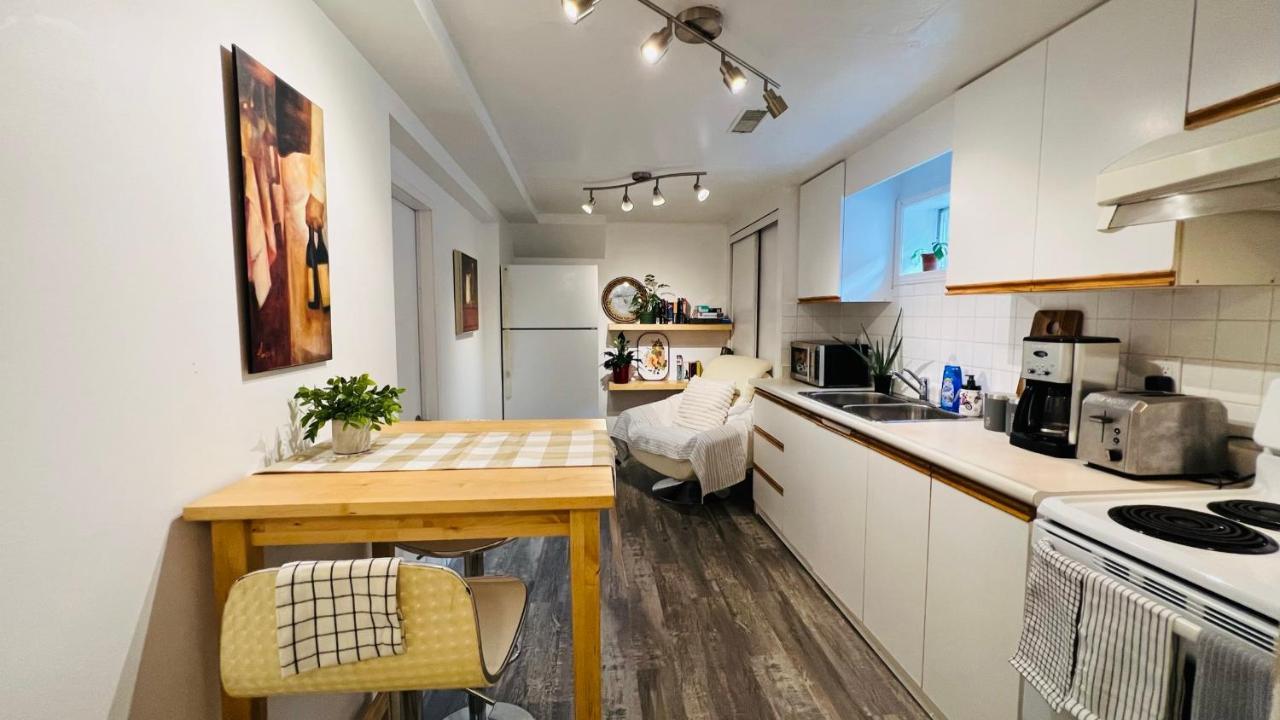 Toronto Bed & Breakfast - Free Parking Екстер'єр фото