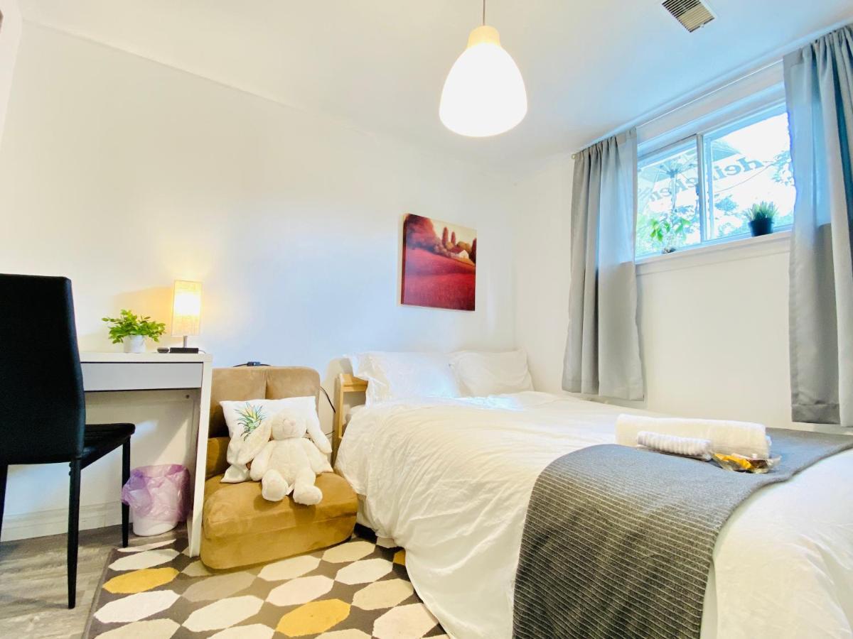 Toronto Bed & Breakfast - Free Parking Екстер'єр фото