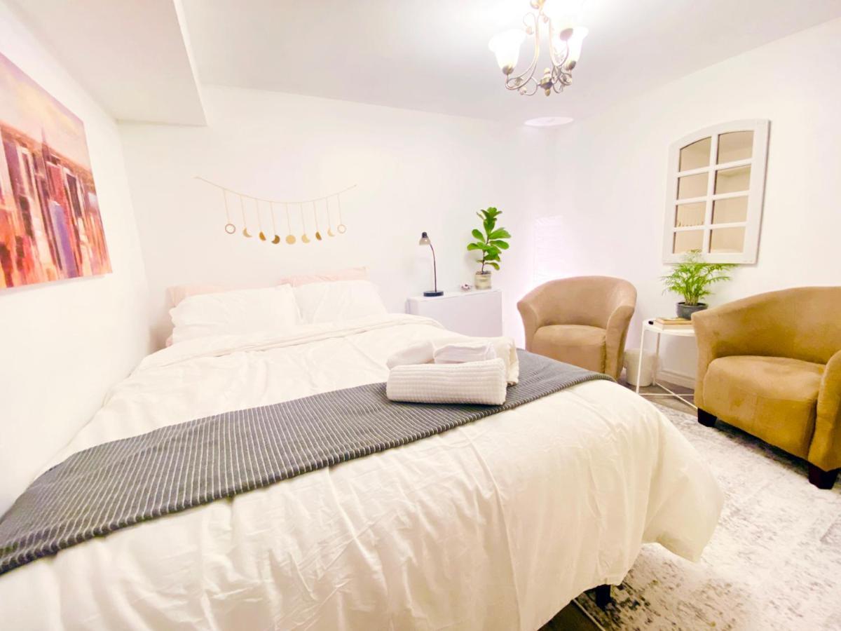 Toronto Bed & Breakfast - Free Parking Екстер'єр фото