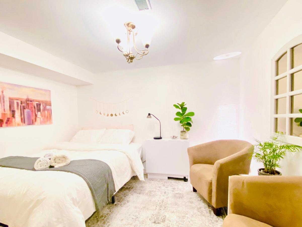 Toronto Bed & Breakfast - Free Parking Екстер'єр фото