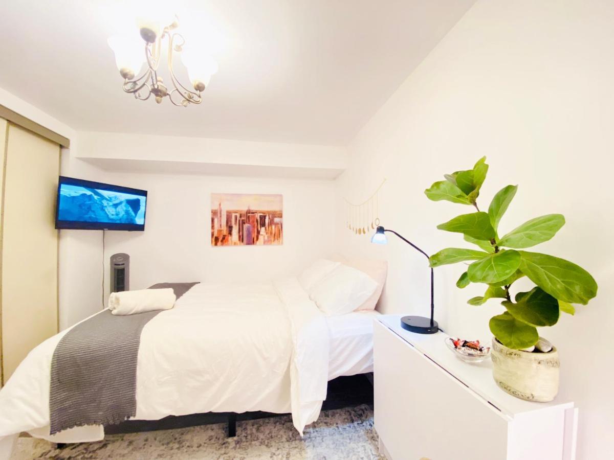 Toronto Bed & Breakfast - Free Parking Екстер'єр фото