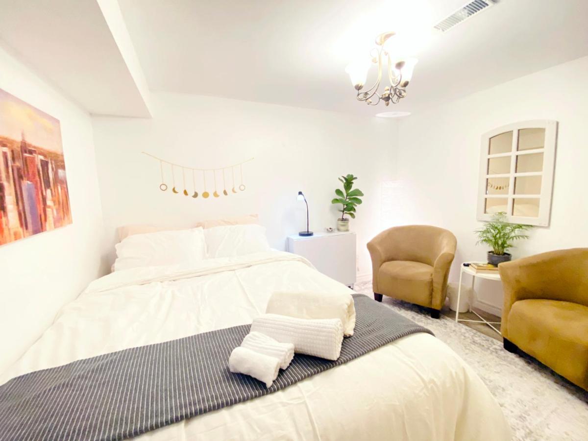 Toronto Bed & Breakfast - Free Parking Екстер'єр фото