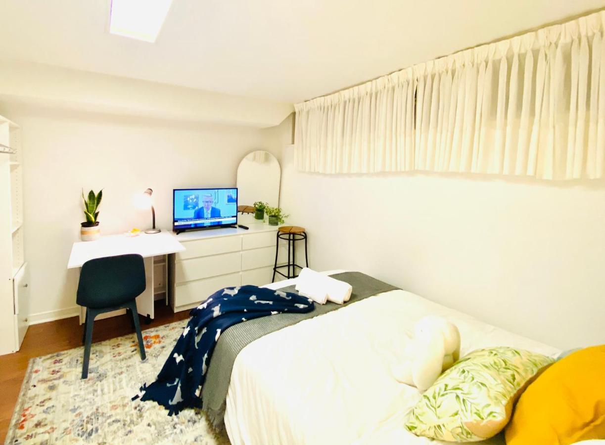 Toronto Bed & Breakfast - Free Parking Екстер'єр фото