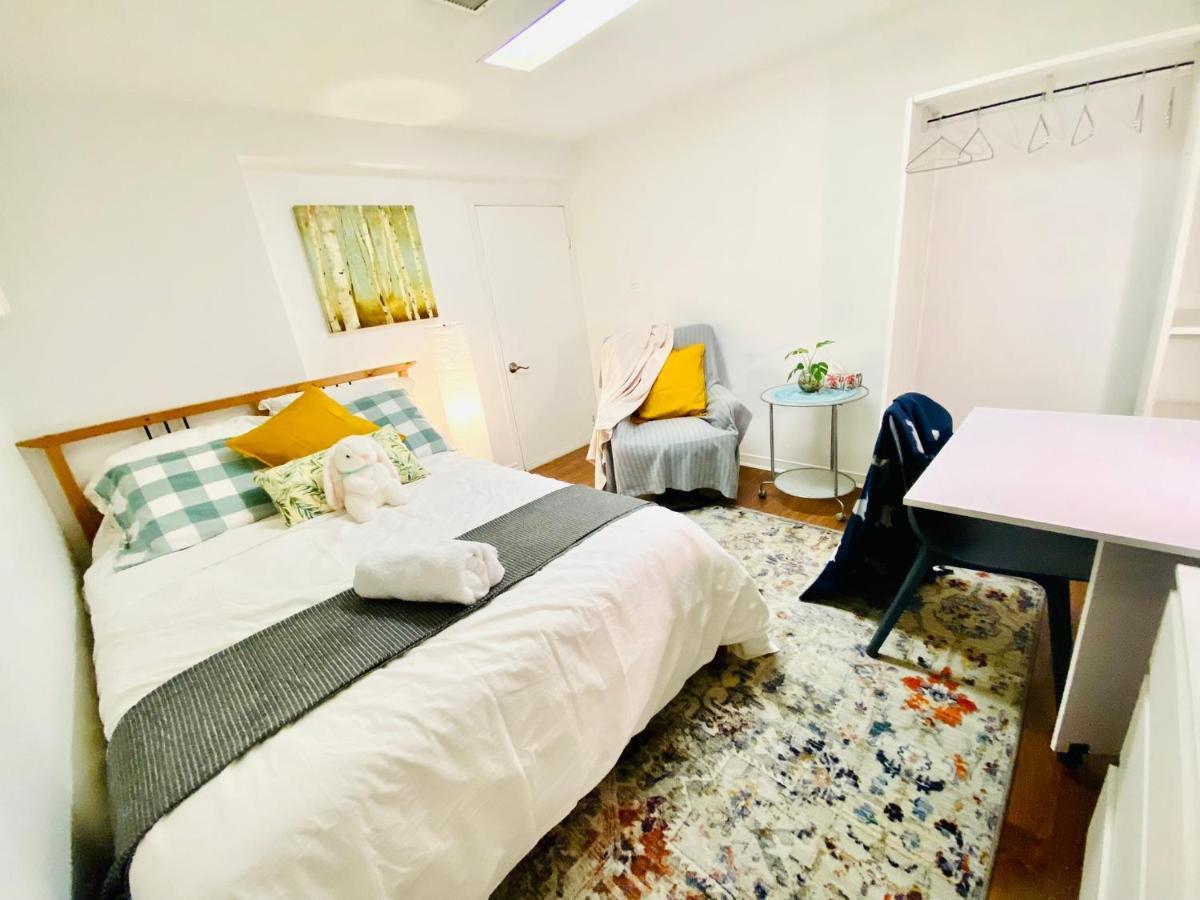 Toronto Bed & Breakfast - Free Parking Екстер'єр фото