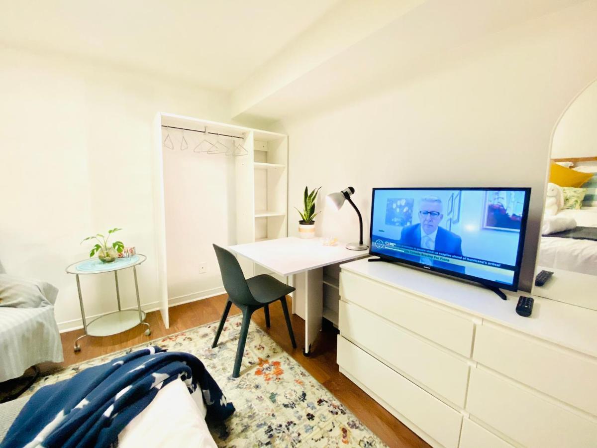 Toronto Bed & Breakfast - Free Parking Екстер'єр фото