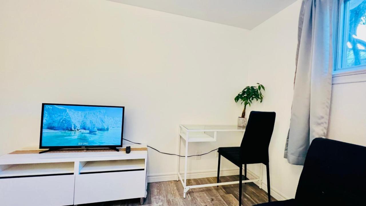 Toronto Bed & Breakfast - Free Parking Екстер'єр фото