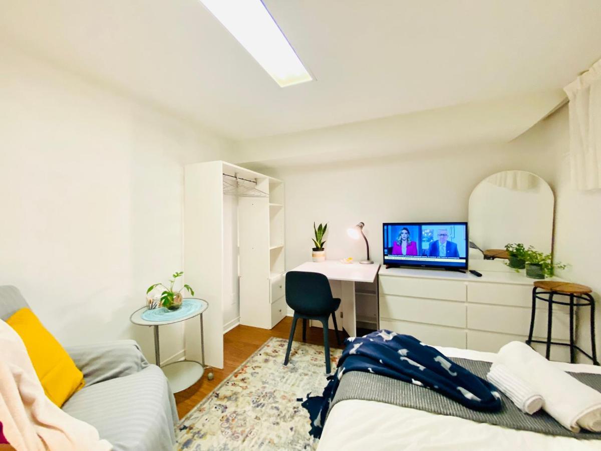 Toronto Bed & Breakfast - Free Parking Екстер'єр фото