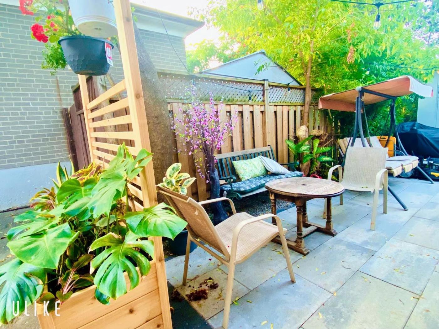 Toronto Bed & Breakfast - Free Parking Екстер'єр фото