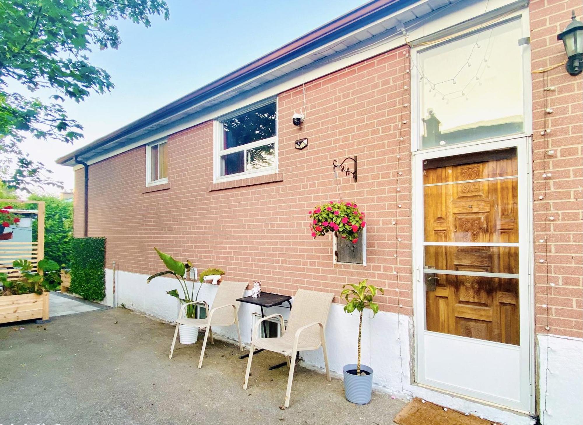 Toronto Bed & Breakfast - Free Parking Екстер'єр фото